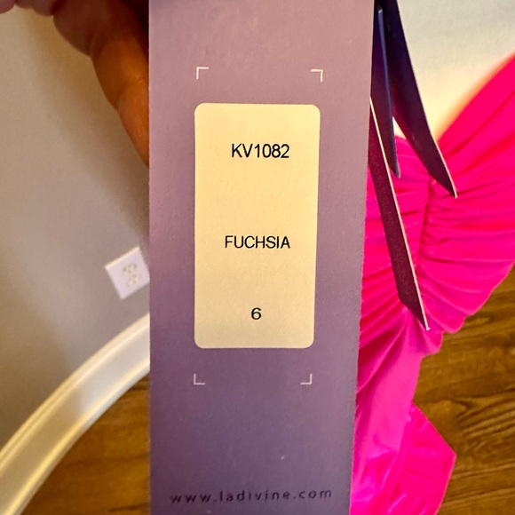 Ladivine by Cinderella Divine Prom Dress new with tags - Picture 7 of 9